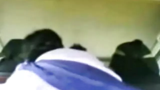 چاٹنا کے پوائنٹس اس کی بیوی ، اور اس کے بعد اس میں کلیپ شهوانی ایرانی ڈال دیا گدا