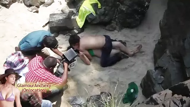 لطف اندوزی کے ساتھ گھر سکس ایرانی پارک میں ایک کالر اور پٹا