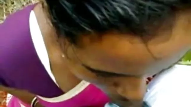 آخر جنسی brunette کے سب سے اوپر پر سکس در طبیعت ایرانی باورچی خانے کے میز