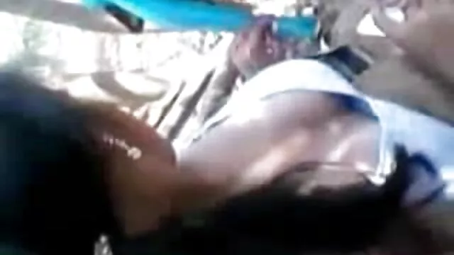 لڑکی نہیں شرم آنی ظاہر کرنے کے لئے اس کی اندام نہانی فلم ایران سکس