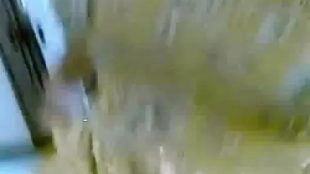 بریکٹ سنہرے بالوں والی سکس همجنس ایرانی دھو نطفہ کے ساتھ