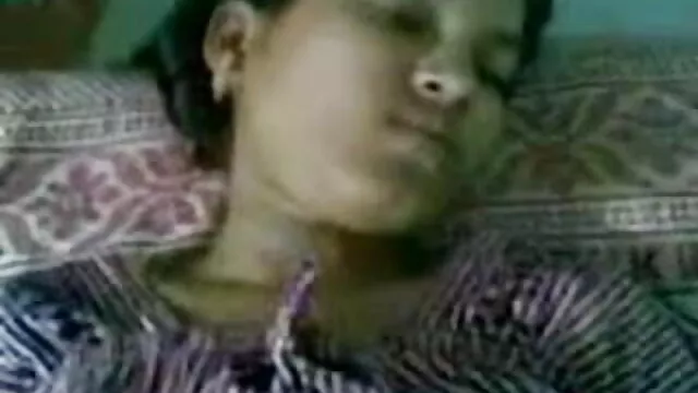 Brunette لڑکی فیلم سکسی از ایران کے ساتھ ٹیٹو