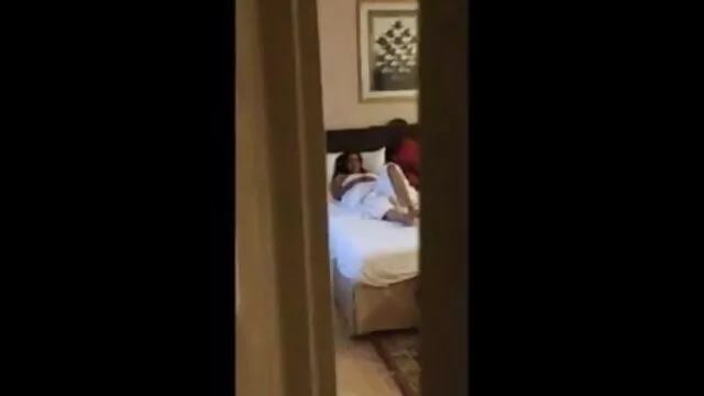 گنجی آدمی کے ساتھ پیٹ اور فیلم سکیس ایرانی چھوٹی چکن