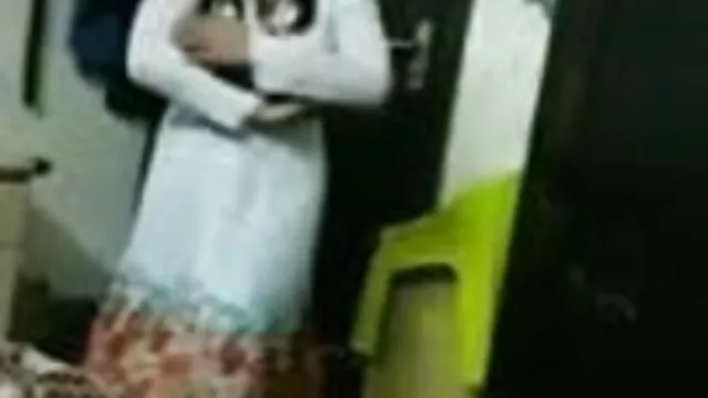 مشکل بھاڑ میں سکس ایرانی داخل ماشین جاؤ سنہرے بالوں والی کے لئے ایک ٹوپی میں